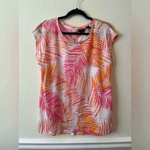 Tahari Tops - 100% Linen Tahari Button Down Back Tropical Print Short Sleeve Blouse